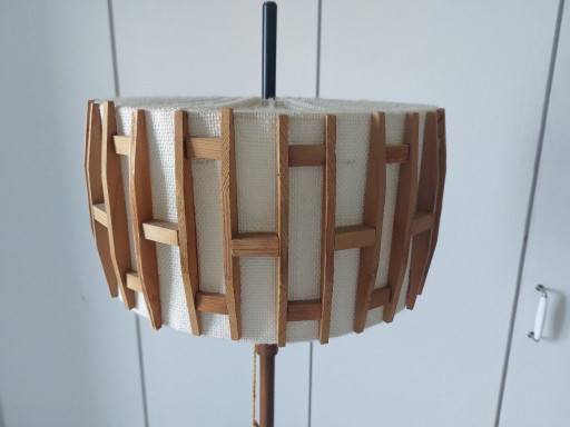 Zierliche seltene Stehleuchte Temde 60er Jahre Holzelemente Stoffschirm Vintage – vloerlampen, Textile, Wood