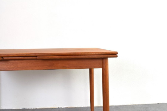 Image 1 of Uitschuifbare eettafel van Deens teakhout uit het midden van de 20e eeuw, jaren 60.