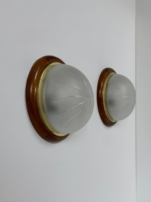 Coppia di applique vintage, legno, ottone e vetro smerigliato, Francia, 1970
