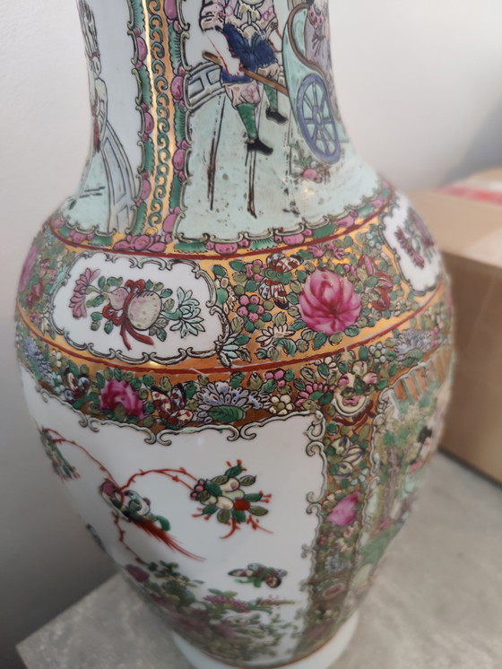 Image 1 of Chinese Republic-era vase (1915–1935) – Guangxu mark – Hzü enamel – Hand-painted Famille Rose – Art Deco