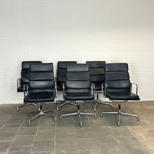 Vitra EA 209 Soft Pad Chair mit hoher Rückenlehne, Drehung und Armlehnen