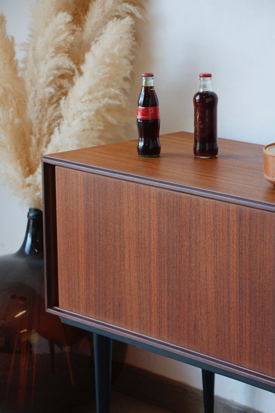 Image 1 of Mobiletto vintage in vinile con piano in teak (anni '60)