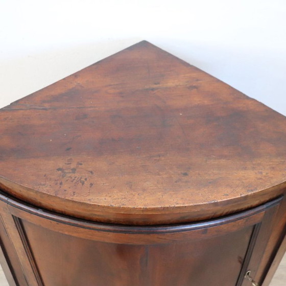 Paire d'armoires d'angle anciennes en noyer massif, Italie, XVIIIe siècle – Armoires de rangement, Wood (photo 12 of 20)