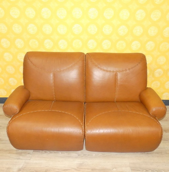 Image 1 of 3 Sitzer Couch Baseball Stil Leder Cognac top Zustand retro vintage 70er Jahre Teil einer GARNITUR modular Sofa Armchair karamel