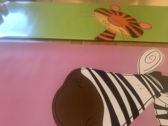 Image 1 of Par de carteles litográficos de Lesley Hallas (2010) - Cebra y Tigre

