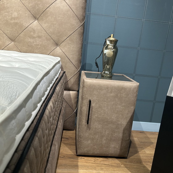 Image 1 of Box spring Serta Magnifique - 180x210 con 2 comodini