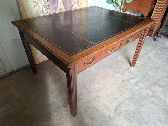 Image 1 of Scrivania antica inglese bifacciale, scrittoio, 4 cassetti, dimensioni 137x106cm e altezza 7cm.