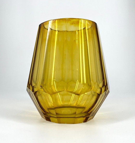 Image 1 of Art Deco Facetten-Vase – Bernstein – Stil Josef Hoffmann / Moser (1920er)