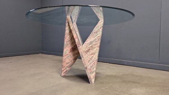 Image 1 of Architectonische eettafel van marmer en glas, jaren 70.