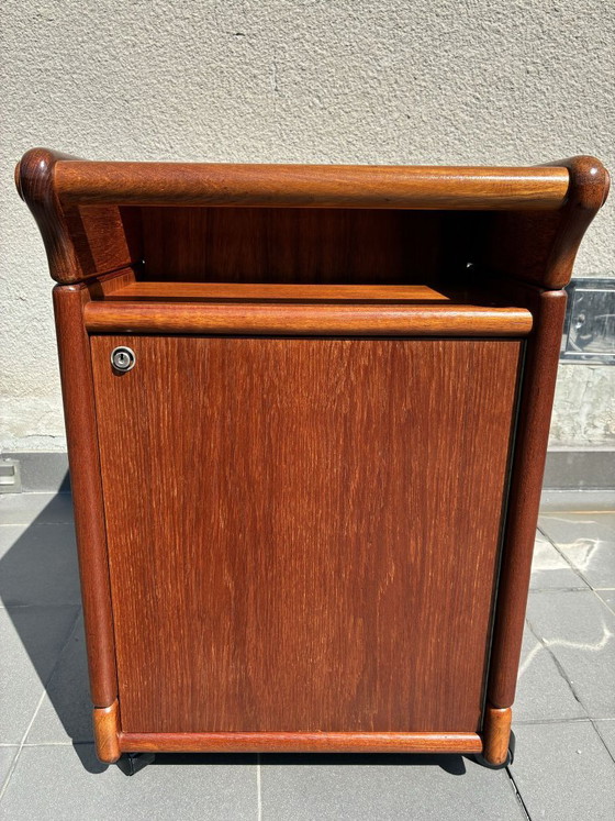 Mesa-armario de bar de teca Bornholm con estante, Dinamarca, años 70, Mesas de centro, Madera, Marrón, 1970 (foto 5 de 8)