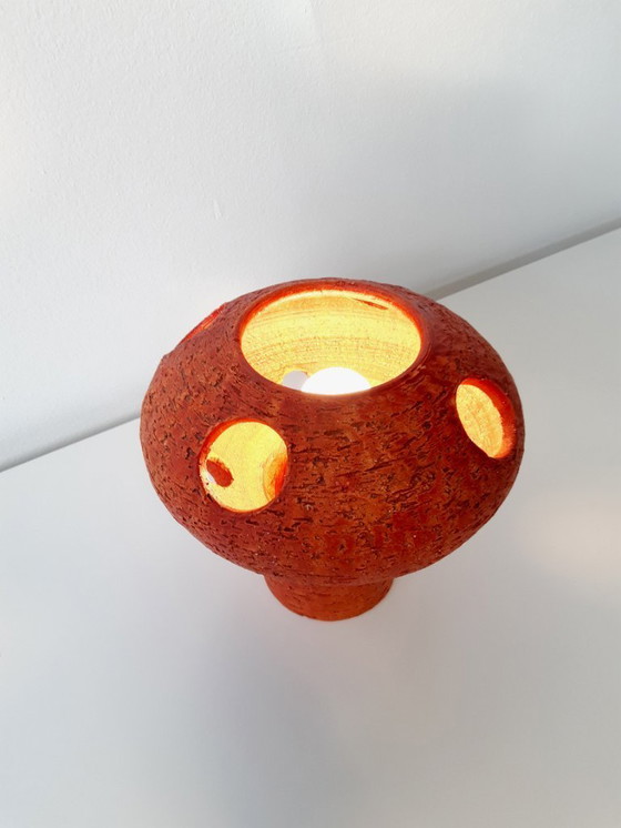 Image 1 of Keramieken vintage tafellamp, chamotte klei, oranje brutalist aardewerken mcm lamp