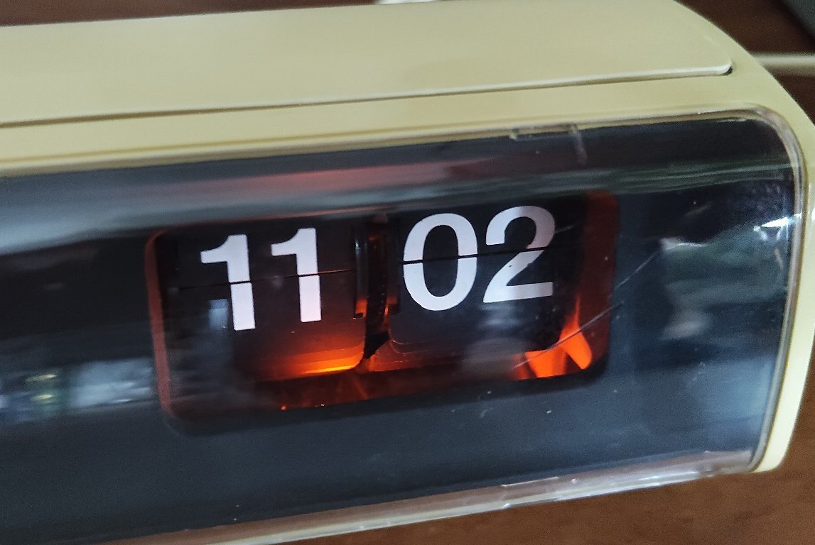 Copal Flip Clock model 222 60's page age design | €85 | Whoppah