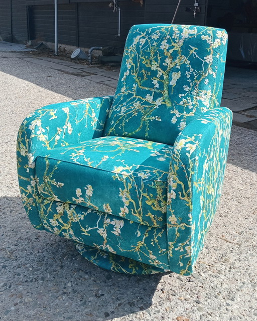 Swivel armchair in Van Gogh fabric
