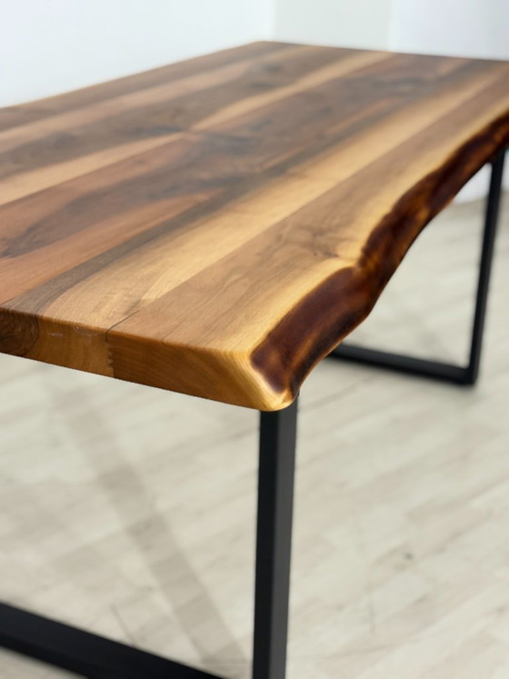Image 1 of Massief houten eettafel van walnoothout / Tafel / Eettafel / Vergadertafel / Woonkamertafel / 199,5 cm breed