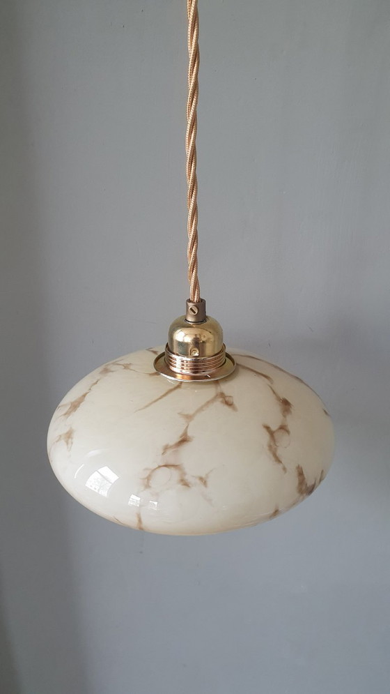 Lampada a sospensione vintage in vetro opalino stile Art Déco. Design Mid Century degli anni '30/'40. (photo 11 of 16)