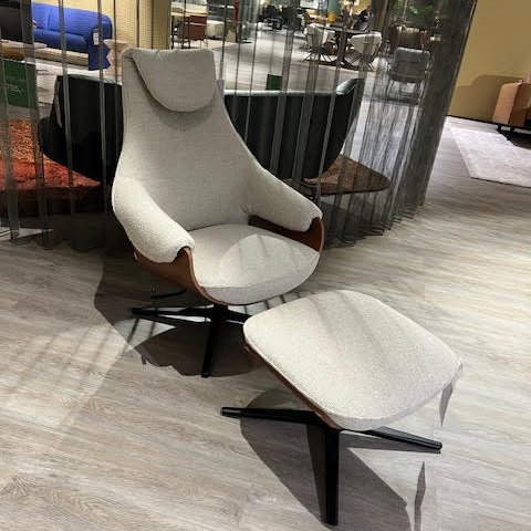 Image 1 of Sillón Leolux color crema con otomana