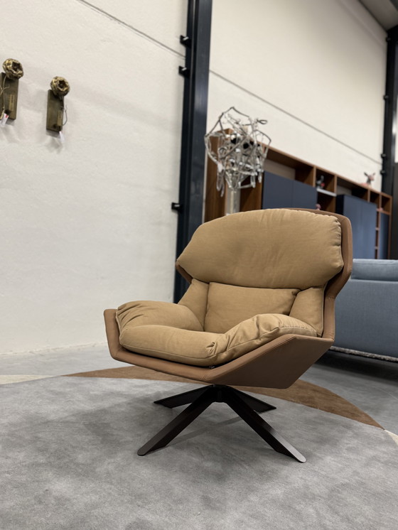 Image 1 of Moroso Clarissa Draai Fauteuil Brown Leer Camel Stof