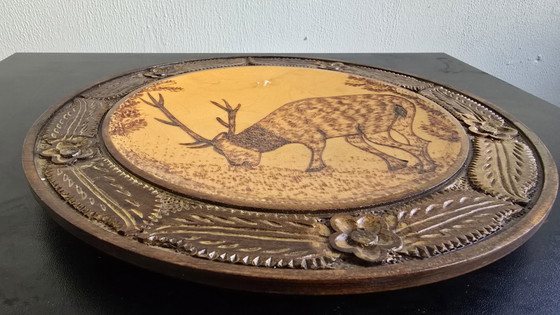 Piatto in legno intagliato a mano vintage Foresta Nera – 28cm Decorazione cervo pirografato (photo 6 of 15)