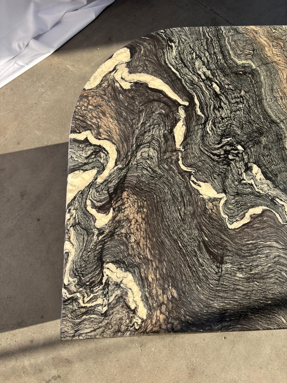 Image 1 of Cipolino ondulato 'teardrop' coffee table 