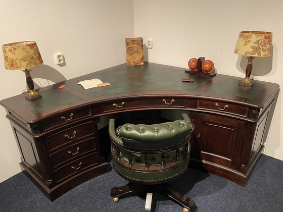 Image 1 of La scrivania angolare 220x220 si abbina perfettamente al mogano noce teak