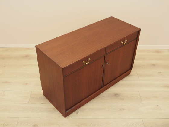 Mobile danese impiallacciato in mogano con cassetti e ante con serratura, anni '70 – Cassettiere, Legno (photo 7 of 12)