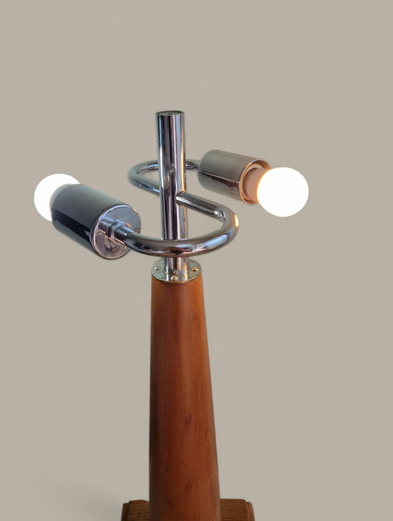 Image 1 of Lampada da tavolo vintage in legno e metallo – Design modernista, anni '50