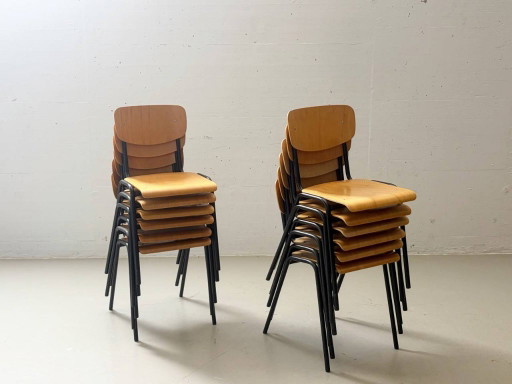6 stapelbare studiostoelen met zwart gelakt stalen frame, jaren 90