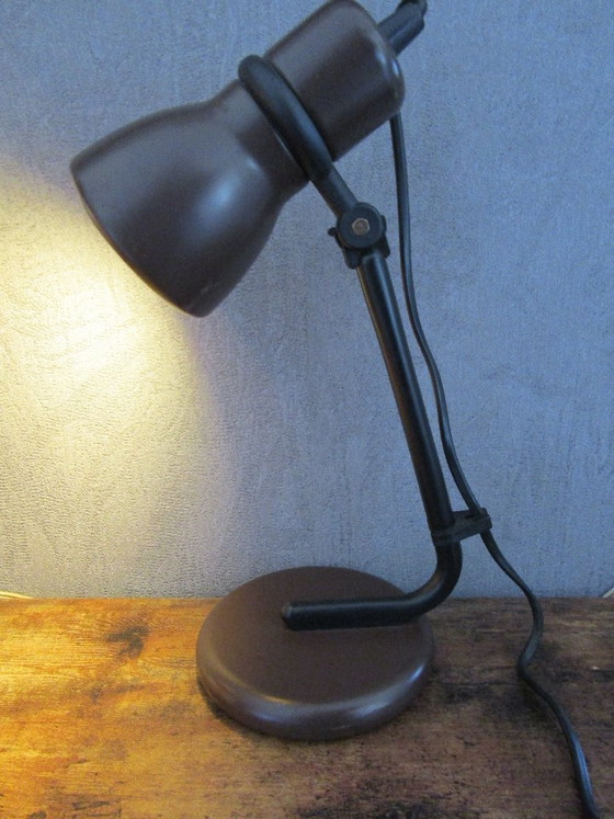 Lampe de bureau vintage marron des années 70 Vrieland Design. – Lampes de bureau, Metal (photo 4 of 12)