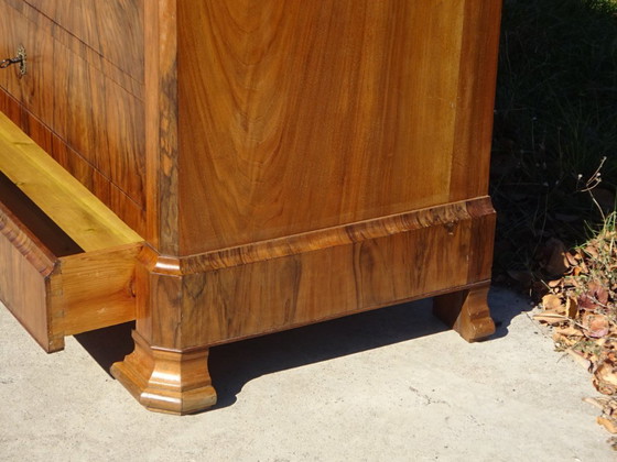 Image 1 of Commode Louis Philippe en noyer et ronce de noyer