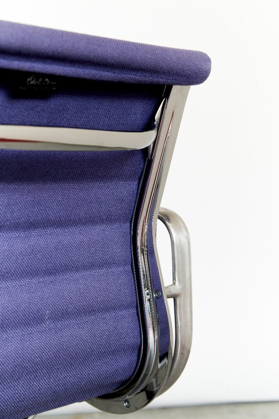 Image 1 of Sedia di gruppo in alluminio Charles & Ray Eames EA 108 per Vitra