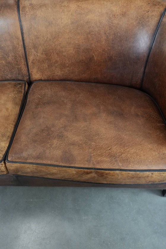 Image 1 of Canapé club 2,5 places confortable en peau de mouton vintage