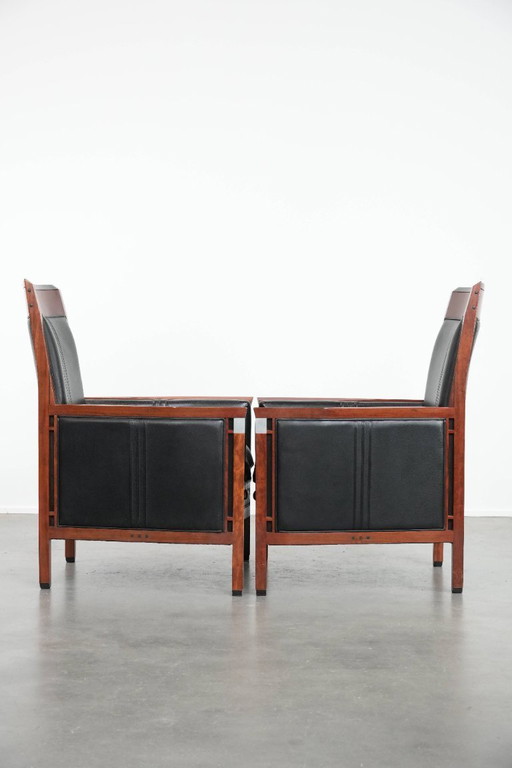 2 fauteuils Art déco en cuir de vachette noir avec dossier haut, de la marque Schuitema