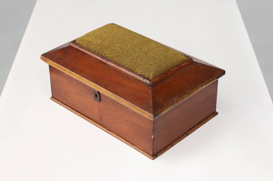 Image 1 of Scatola da cucito Art Déco francese con coperchio giallo, anni '900