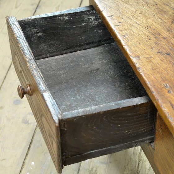 Image 1 of Oak coffee table, circa 1820