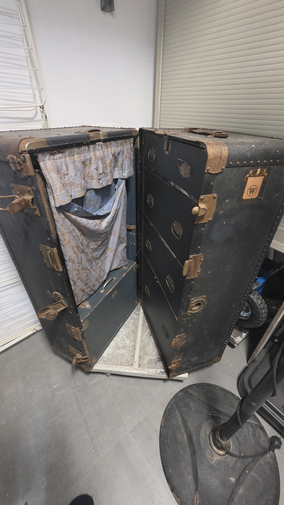 Image 1 of Wheary antiker Reisekoffer Kleiderschrank