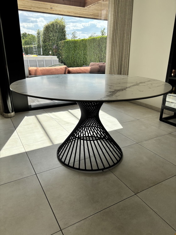 Image 1 of Runder Tisch im italienischen Design