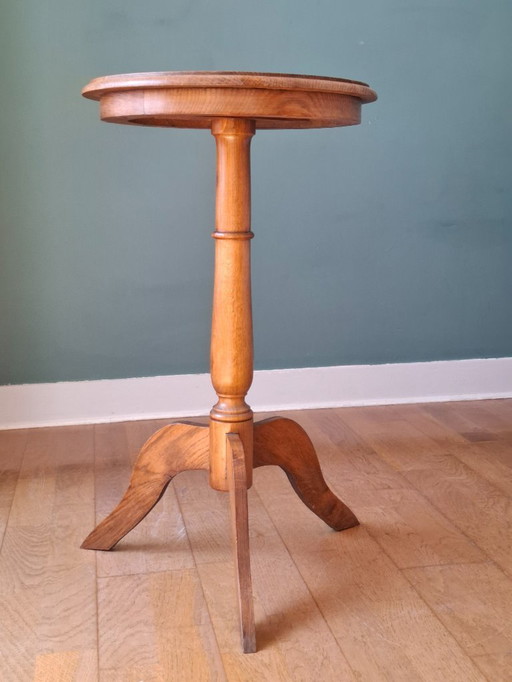 Mesa con pedestal de madera maciza