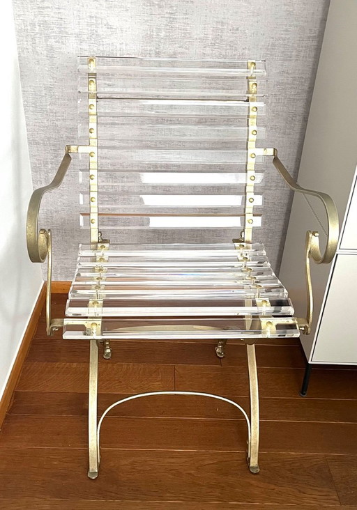 Chaise vintage en acrylique/plexi avec de belles lignes courbes.