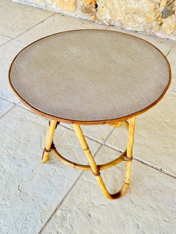 Image 1 of Mesita auxiliar de bambú y ratán de mediados de siglo, década de 1960.