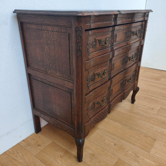 Image 1 of Cassettiera/comò antico in legno rustico, stile Queen Anne