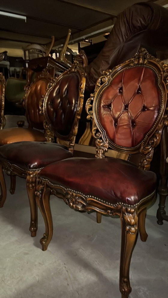 Image 1 of 4 chaises de salle à manger Chesterfield baroques italiennes en cuir