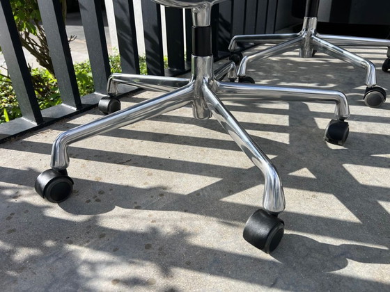 2x Vitra Eames Netweave Stoelen EA108 Met Wielen – Vergaderstoel, Metal (photo 6 of 11)
