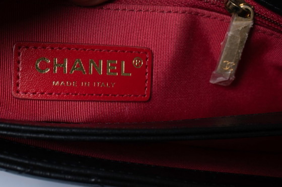 Chanel, Bolso de mano con solapa y logo encadenado – Clutches, Lambskin (photo 14 of 18)