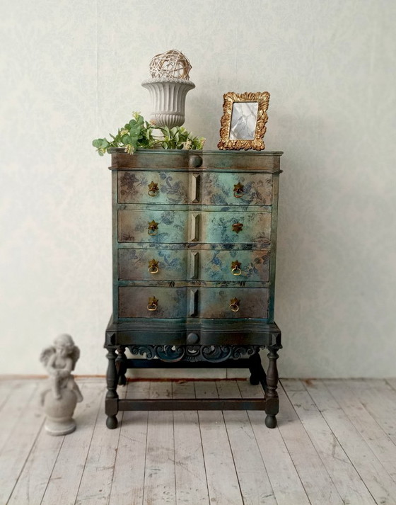 Image 1 of Commode antique en bois recyclé