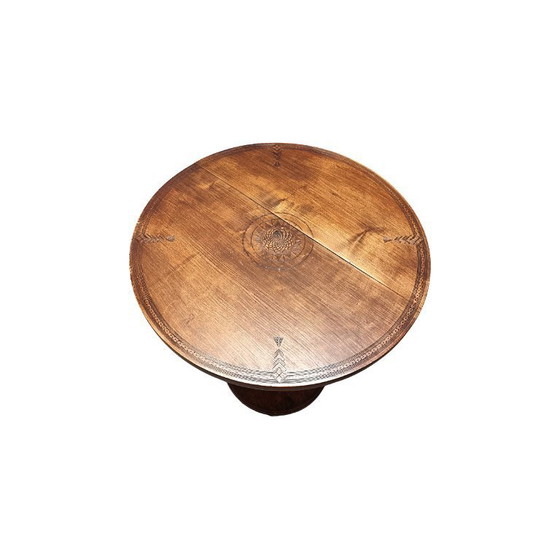 Image 1 of Table d'appoint ronde en hêtre sculpté, années 1950