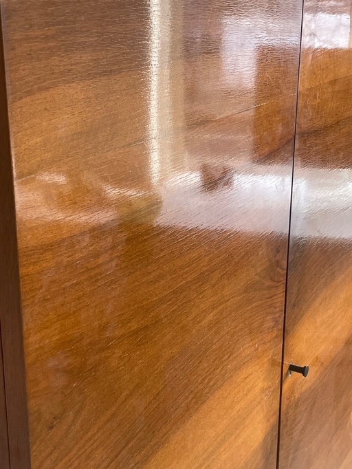 Due armadi in legno di metà secolo