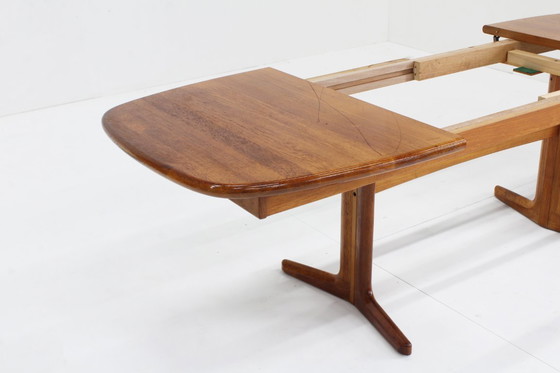 Image 1 of Table à manger ovale extensible vintage danoise en teck massif