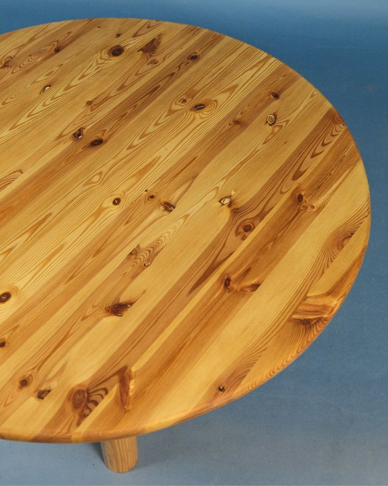 Image 1 of Mesa de centro de pino macizo