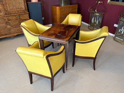 Magnifique ensemble de salon Art Déco composé de 4 fauteuils en cuir et d'une table de jeu en acajou, 1920-1930