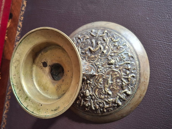 Image 1 of Paar Bronzebecher des Zweiten Kaiserreichs im antiken Stil: Der Triumph der Tugend und Neptun und Amphitrite